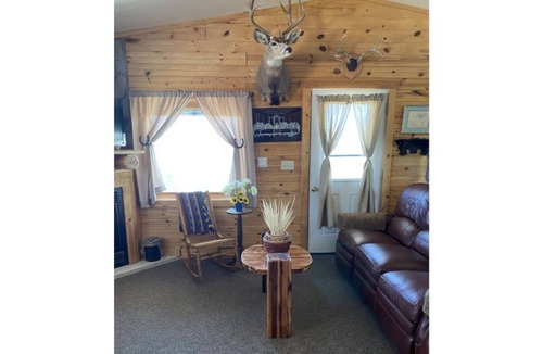 Max Cabin | Cozy Cabin Getaway with Lake view