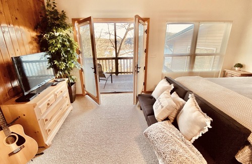 Eagle Rock Cabin | COZY CABIN GUEST HOUSE ON THE LAKE