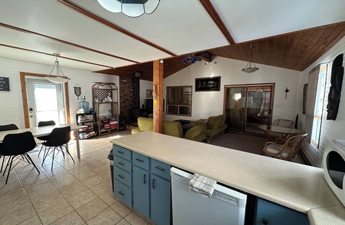 Lester Beach Cabin | Cozy cabin - Highlands of Belair