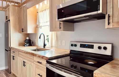 Keswick Ridge Cabin | Cozy Cabin Home-Peaceful Farm Retreat & Private