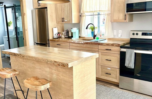 Keswick Ridge Cabin | Cozy Cabin Home-Peaceful Farm Retreat & Private