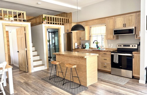 Keswick Ridge Cabin | Cozy Cabin Home-Peaceful Farm Retreat & Private