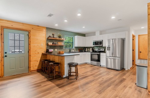 Van Zandt County House | Cozy Cabin! Hot Tub | Nature | Ponds