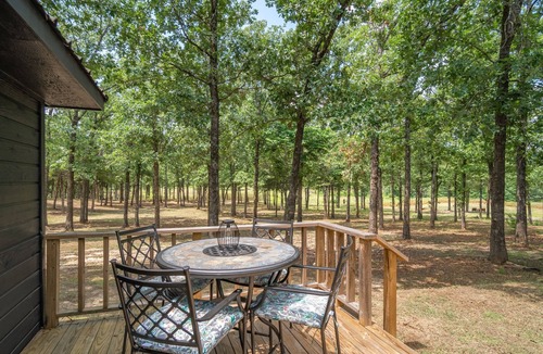 Van Zandt County House | Cozy Cabin! Hot Tub | Nature | Ponds