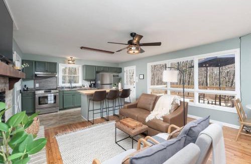 Andersonville House | Cozy Cabin - Hot Tub - State Park - Near Lake