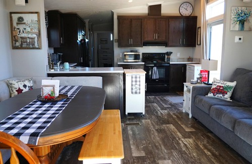 Maple Hill Cabin | Cozy Cabin in beautiful Maple Hill with WiFi, Hot Tub and AC
