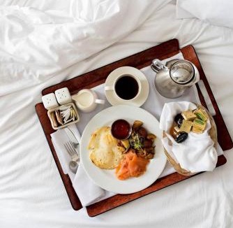 Greenpoint Apartment | Cozy Cabin in Brooklyn with Sub Access