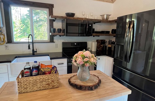 Kootenai County Cabin | Cozy cabin in charming forested area