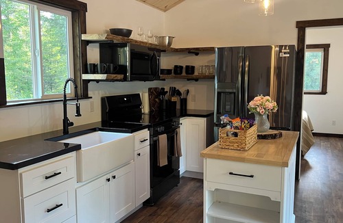 Kootenai County Cabin | Cozy cabin in charming forested area