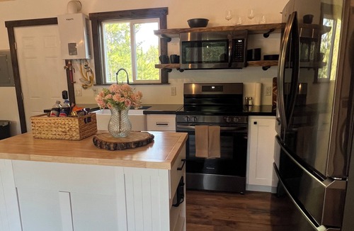 Kootenai County Cabin | Cozy cabin in charming forested area