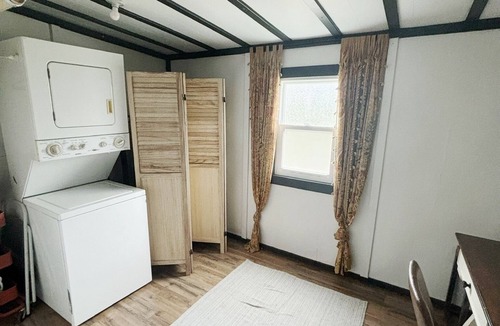 Montgomery Cabin | Cozy cabin in charming Richards with WiFi and AC