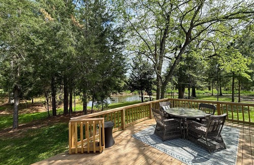 Montgomery Cabin | Cozy cabin in charming Richards with WiFi and AC