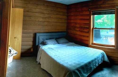 Paw Paw Lake Cabin | Cozy Cabin in Coloma