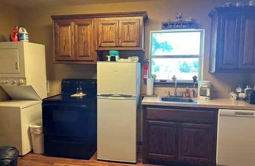 Glen Rose Cabin | Cozy cabin in Glen Rose with AC, WiFi, Close to all major attractions!