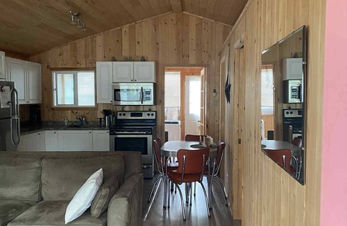 Grand Beach Cabin | Cozy Cabin in Grand Beach.