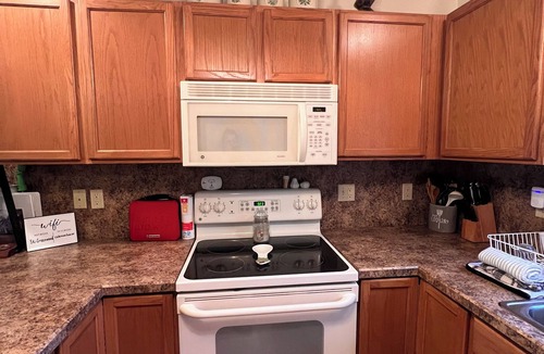 Lake Harmony Cabin | Cozy Cabin in Lake Harmony, 3Bedroom+Loft w Deck, Firepit & WiFi! Dog Friendly!