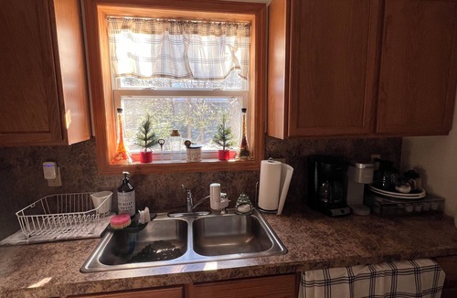 Lake Harmony Cabin | Cozy Cabin in Lake Harmony, 3Bedroom+Loft w Deck, Firepit & WiFi! Dog Friendly!