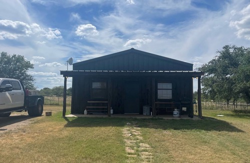 Llano Cabin | Cozy cabin in Llano Texas on an Equestrian Ranch.