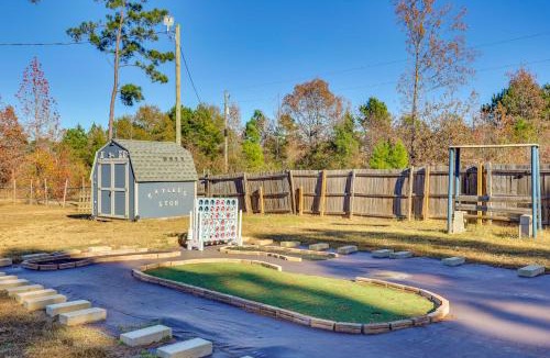 Smith County Apartment | Cozy Cabin in Overton Glamping Community w/Perks!
