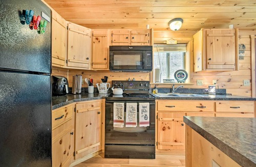 St George Cabin | Cozy Cabin in Parsons: Hike, Fish & Explore!