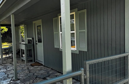 Glen Rose Cabin | Cozy cabin in peaceful Glen Rose with AC fully furnished