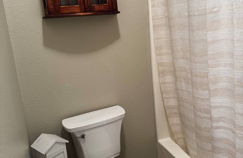 Glen Rose Cabin | Cozy cabin in peaceful Glen Rose with AC fully furnished