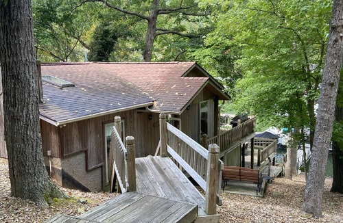Gravois Mills Cabin | Cozy Cabin in Quiet Cove with Private Boat Dock