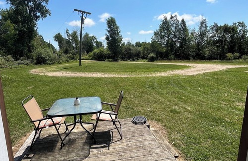 Elm Hall Cabin | Cozy cabin in Riverdale with outdoor adventures near bike trails and the casino.
