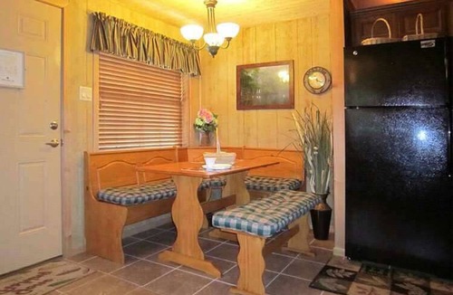 Inverness Cabin | Cozy Cabin in riverfront resort