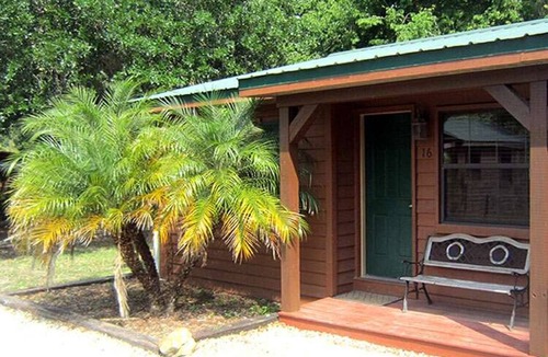 Inverness Cabin | Cozy Cabin in riverfront resort