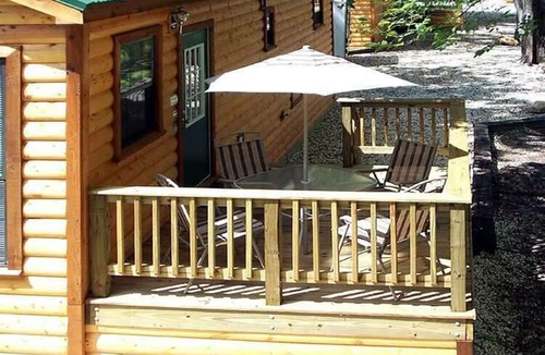 Inverness Cabin | Cozy Cabin in riverfront resort