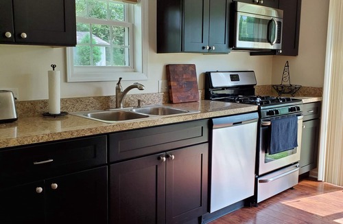 Wasco House | Cozy Cabin In Roselle