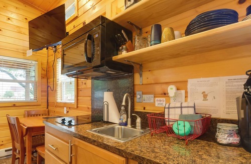 Sallisaw Cabin | Cozy Cabin in Sallisaw w/ Patio: Pets Welcome!