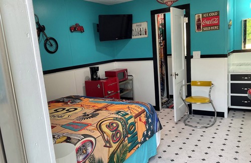Thackerville Cabin | Cozy cabin in soothing Thackerville with AC, WiFi 1 mile and 1/4 from WINN STAR.
