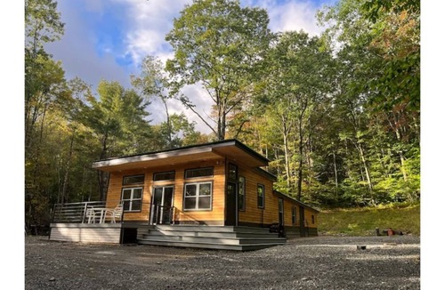 Afton House | Cozy Cabin in the Catskills
