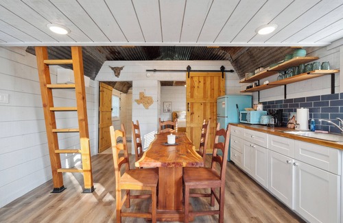 Mart Cabin | Cozy Cabin in the Country, 25 mins from Waco, Texas