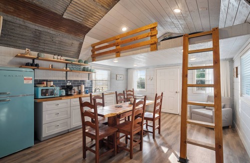 Mart Cabin | Cozy Cabin in the Country, 25 mins from Waco, Texas