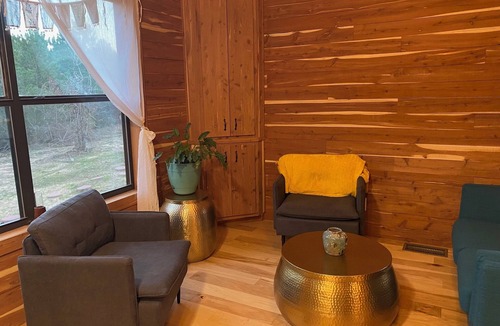 Bastrop Cabin | Cozy cabin in the pines of Bastrop with AC, WiFi
