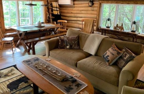 Ashburn Cabin | Cozy Cabin in the Woods
