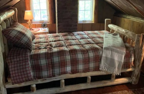 Ashburn Cabin | Cozy Cabin in the Woods