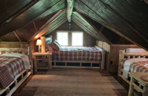 Ashburn Cabin | Cozy Cabin in the Woods