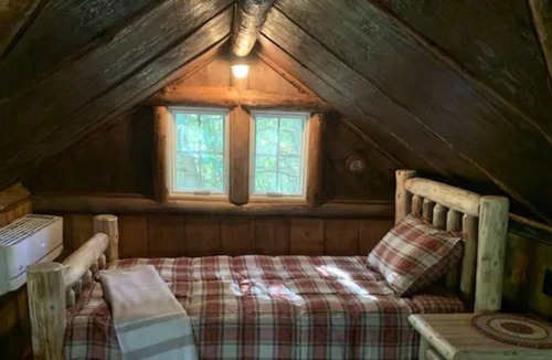 Ashburn Cabin | Cozy Cabin in the Woods