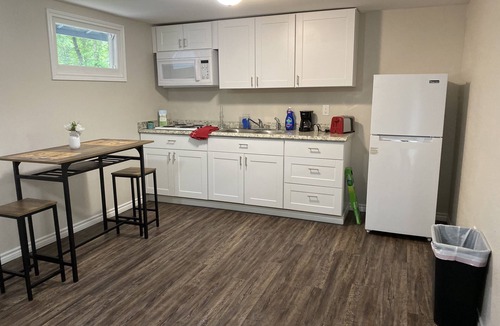 Votaw Apartment | Cozy cabin in the woods! L20