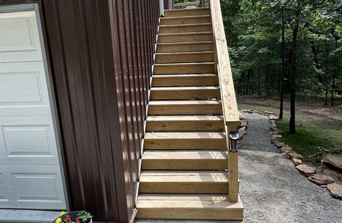 Goreville Cabin | Cozy Cabin in the Woods ,Pet-Friendly! Treehouse feel on the large deck! Pool!