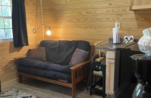 Mount Sterling Cabin | Cozy Cabin in the woods near charming Hermann
