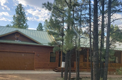 Mountain Pine Estates House | Cozy Cabin in the Pines