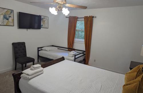 Snellville House | Cozy Cabin in Woods