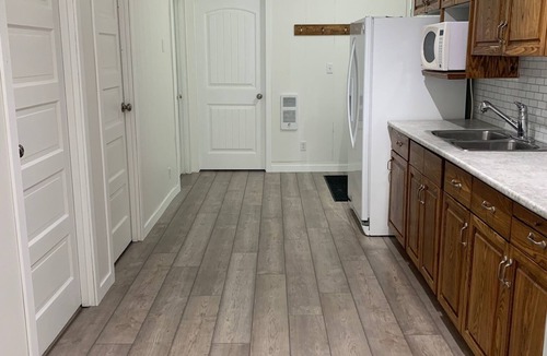 New Bothwell Cabin | Cozy cabin just a few minutes walk from St. Malo Provincial Park & Beach!