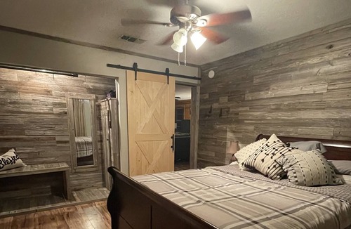Broaddus Cabin | Cozy Cabin Lake Front View