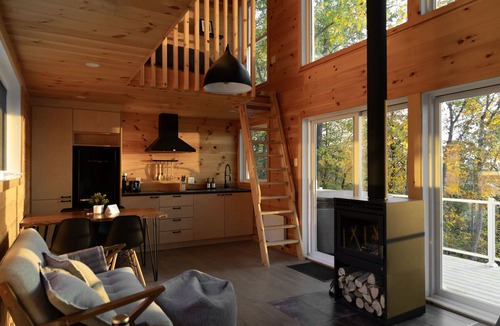 Saint-Aime-du-Lac-des-Iles Cabin | Cozy cabin - lake view